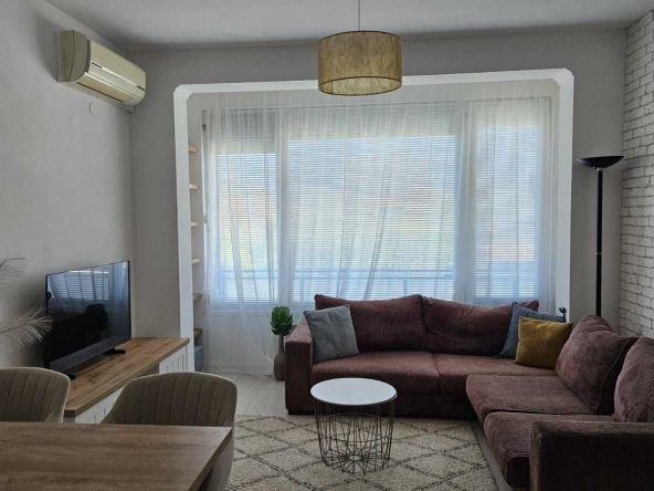 Дава се под наем Тристаен апартамент в София, Изток - 65 кв.м за 847.62 € - Снимка #1