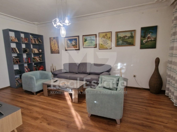 Тристаен апартамент в Асеновград - 110 кв.м за 3 €/кв.м - Снимка #1