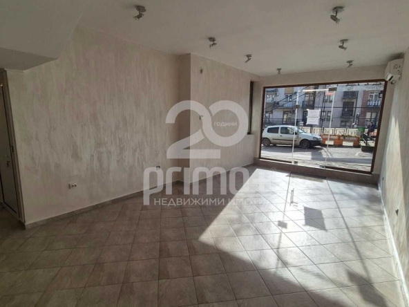 Дава се под наем Магазин в Велико Търново, Център - 76 кв.м за 548.25 € - Снимка #1