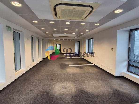 Дава се под наем Офис в Варна, Център - 143 кв.м за 2222.07 € - Снимка #1