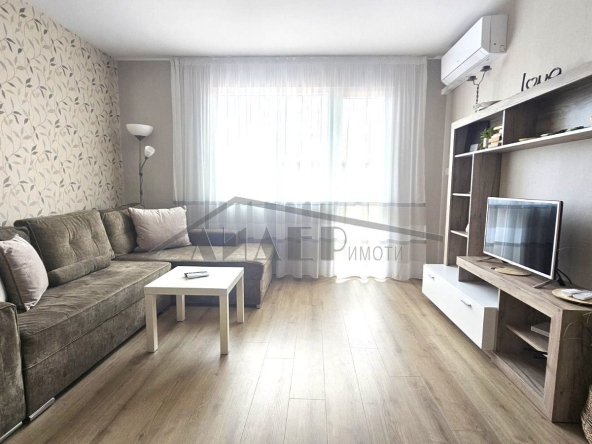 Дава се под наем Тристаен апартамент в Пловдив, Център - 85 кв.м за 648.21 € - Снимка #1
