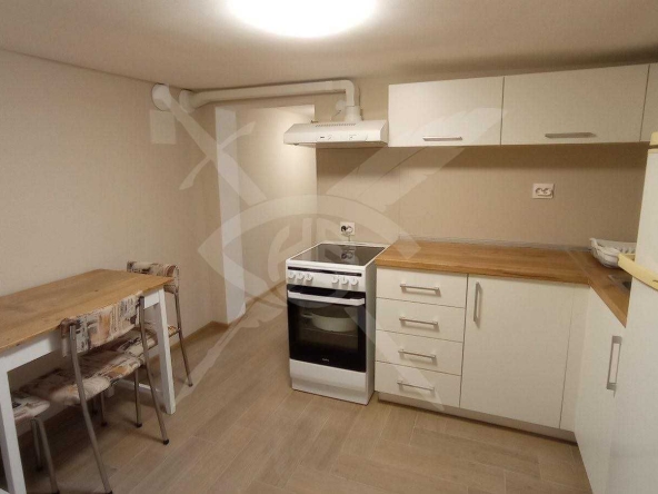 Дава се под наем Етаж от къща в Варна, Колхозен пазар - 60 кв.м за 475 € - Снимка #1