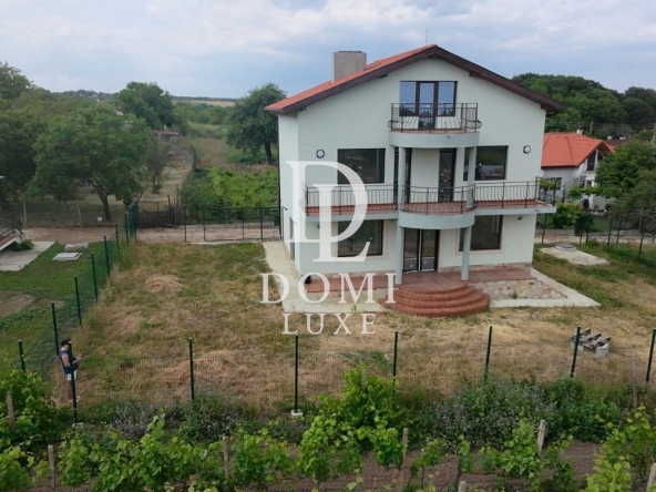 Къща в с. Равна гора, Област Варна - 245 кв.м за 731 €/кв.м - Снимка #1