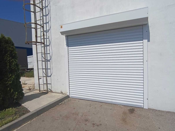 Дава се под наем Промишлена сграда в Варна, Западна промишлена зона - 350 кв.м за 1020 € - Снимка #1