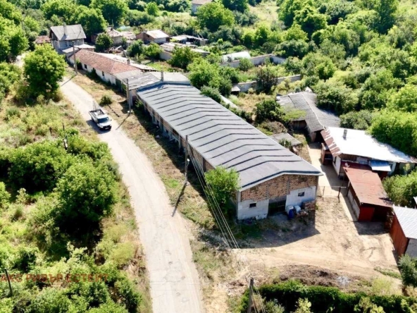 Дава се под наем Промишлена сграда в Русе, Средна кула - 656 кв.м за 1224 € - Снимка #1