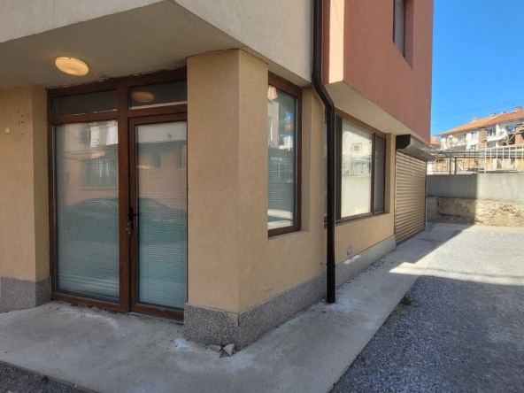 Дава се под наем Магазин в Сливен, Център - 25 кв.м за 199.41 € - Снимка #1