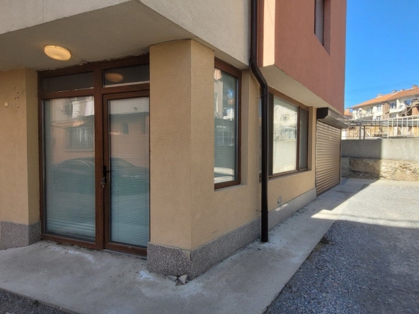 Дава се под наем Офис в Сливен, Център - 25 кв.м за 199.41 € - Снимка #1