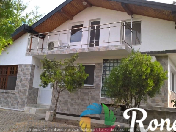 Етаж от къща в Варна, Бриз - 225 кв.м за 7 €/кв.м - Снимка #1