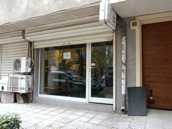 Дава се под наем Магазин в Варна, Колхозен пазар - 20 кв.м за 152.49 € - Снимка #1