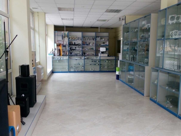 Дава се под наем Магазин в Бургас, Център - 230 кв.м за 979.2 € - Снимка #1