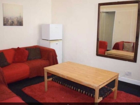 Дава се под наем Едностаен апартамент в София, Център - 45 кв.м за 306 € - Снимка #1