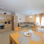 Дава се под наем Тристаен апартамент в Бургас, Изгрев - 130 кв.м за 612 € - Снимка #1