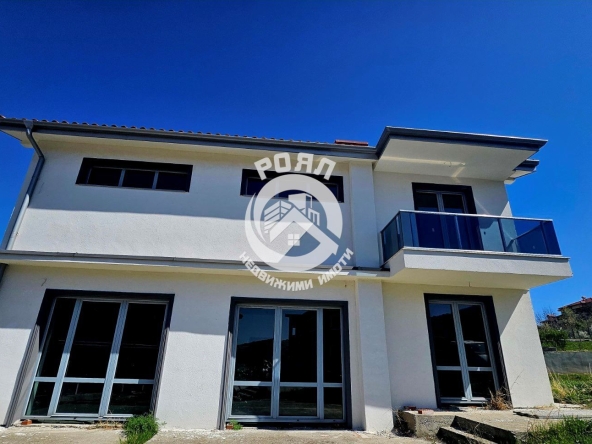 Къща в с. Белащица, Област Пловдив - 304 кв.м за 1303 €/кв.м - Снимка #1