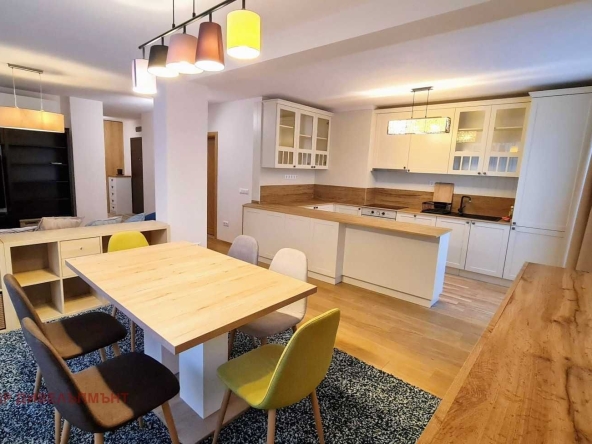 Дава се под наем Тристаен апартамент в София, Драгалевци - 130 кв.м за 946.56 € - Снимка #1