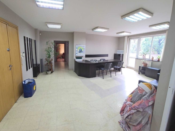 Дава се под наем Офис в София, Гоце Делчев - 250 кв.м за 950 € - Снимка #1