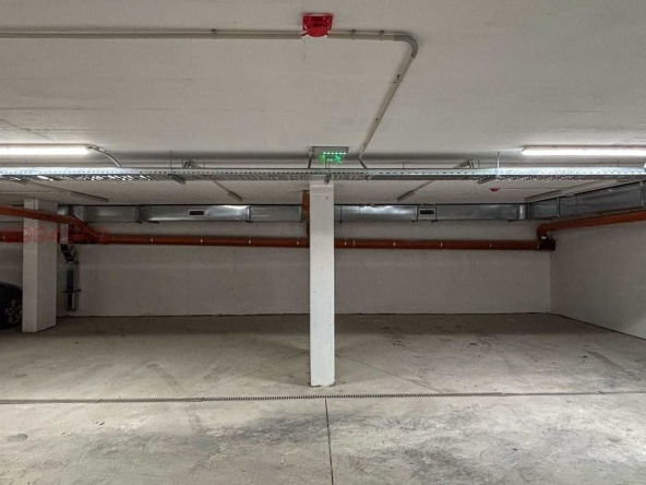 Дава се под наем Гараж / Паркомясто в Варна, Левски - 15 кв.м за 59.67 € - Снимка #1