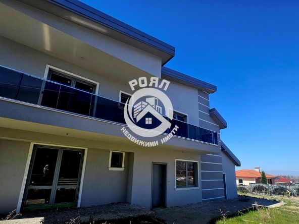 Къща в с. Белащица, Област Пловдив - 267 кв.м за 1353 €/кв.м - Снимка #1