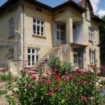 Дава се под наем Къща в с. Горна Липница, Област Велико Търново - 110 кв.м за 153 € - Снимка #1