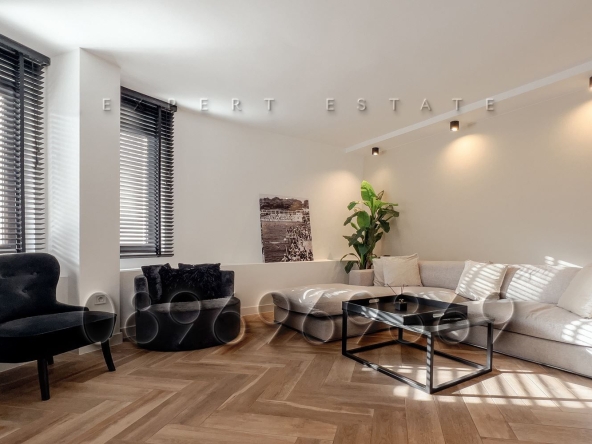 Тристаен апартамент в Варна, Център - 83 кв.м за 3061 €/кв.м - Снимка #1