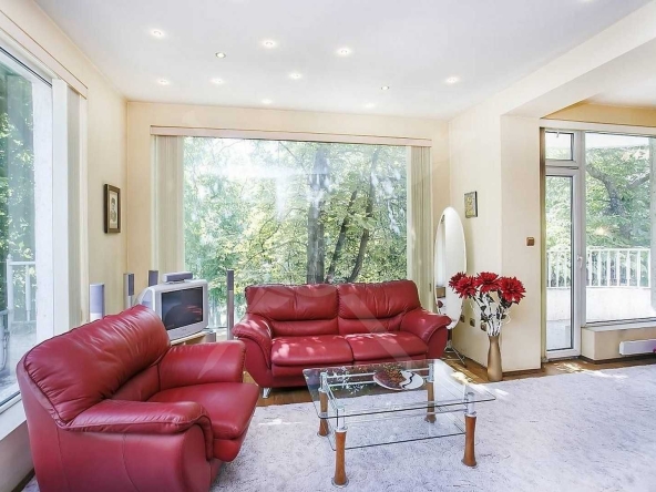 Къща в Варна, Морска градина - 486 кв.м за 3396 €/кв.м - Снимка #1