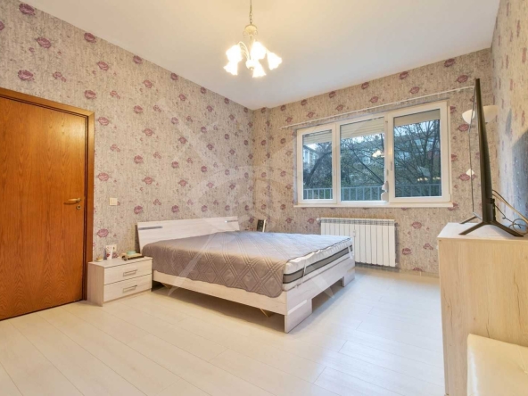 Многостаен апартамент в София, Център - 150 кв.м за 2261 €/кв.м - Снимка #1