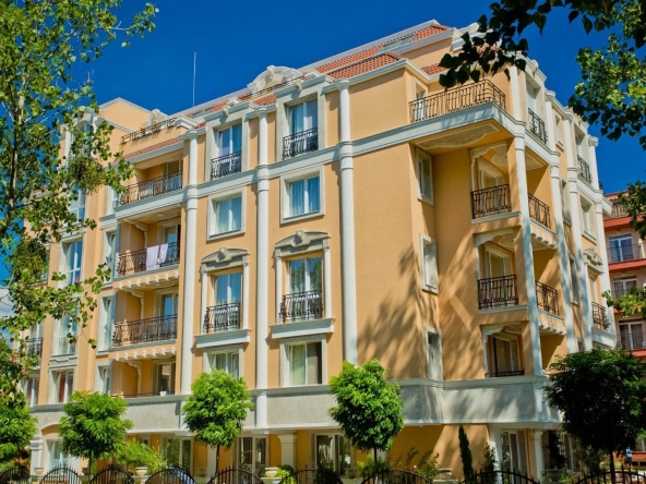 Дава се под наем Двустаен апартамент в Несебър - 35 кв.м за 230 € - Снимка #1