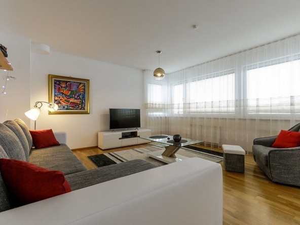 Тристаен апартамент в София, Банишора - 86 кв.м за 985 €/кв.м - Снимка #1