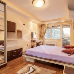 Дава се под наем Тристаен апартамент в София, Бъкстон - 120 кв.м за 1296.42 € - Снимка #1