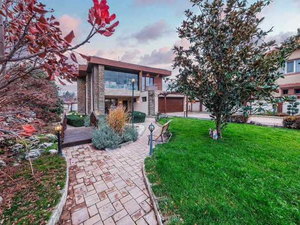 Къща в Нови Искър - 379 кв.м за 1110 €/кв.м - Снимка #1