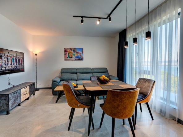 Дава се под наем Тристаен апартамент в Варна, Галата - 85 кв.м за 800 € - Снимка #1