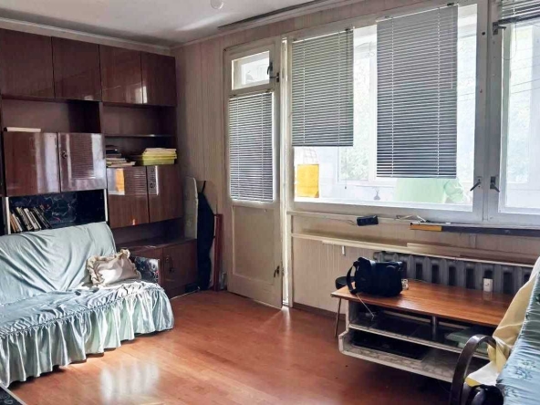 Дава се под наем Тристаен апартамент в Плевен, 9-ти квартал - 65 кв.м за 306 € - Снимка #1