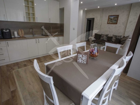 Тристаен апартамент в София, Център - 80 кв.м за 4713 €/кв.м - Снимка #1