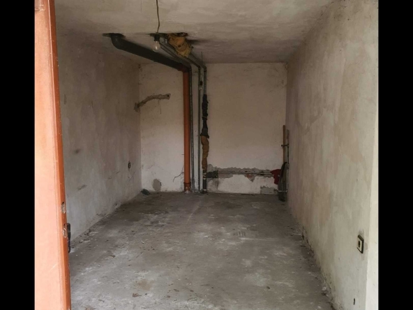 Гараж / Паркомясто в Плевен, Индустриална зона - 14 кв.м за 984 €/кв.м - Снимка #1