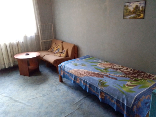 Дава се под наем Четиристаен апартамент в София, Докторски паметник - 12 кв.м за 244.8 € - Снимка #1