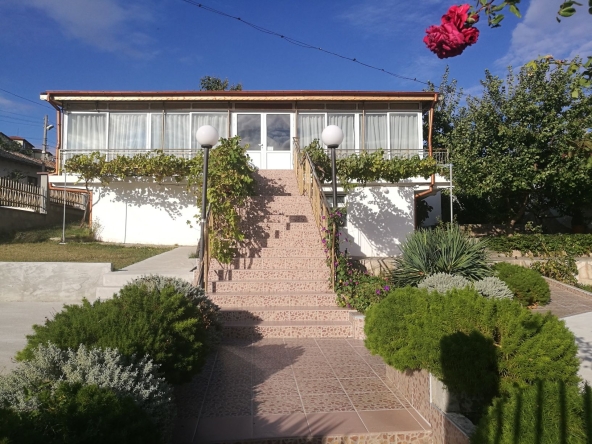 Дава се под наем Заведение в Бяла - 250 кв.м за 510 € - Снимка #1