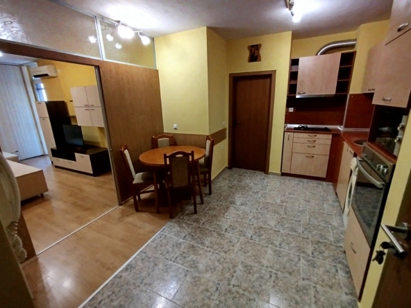 Дава се под наем Тристаен апартамент в Пловдив, Гагарин - 80 кв.м за 408 € - Снимка #1