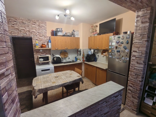 Тристаен апартамент в Добрич, Дружба 2 - 81 кв.м за 1039 €/кв.м - Снимка #1