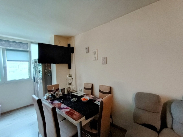 Тристаен апартамент в Шумен, Тракия - 68 кв.м за 1643 €/кв.м - Снимка #1