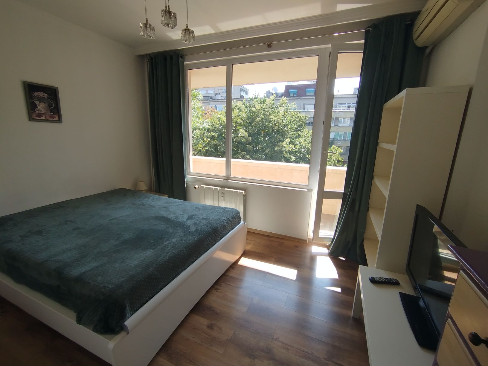 Тристаен апартамент в София, Иван Вазов - 75 кв.м за 10 €/кв.м - Снимка #1