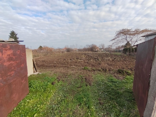 Дава се под наем Парцел в с. Скутаре, Област Пловдив - 1400 кв.м за 119.34 € - Снимка #1