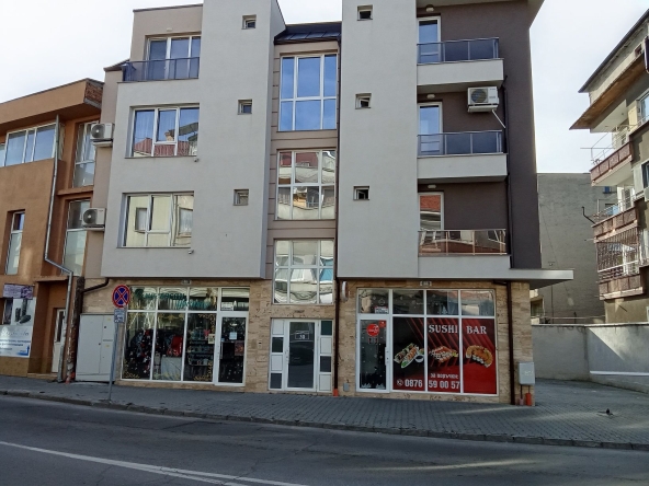 Дава се под наем Магазин в Казанлък - 90 кв.м за 739.5 € - Снимка #1