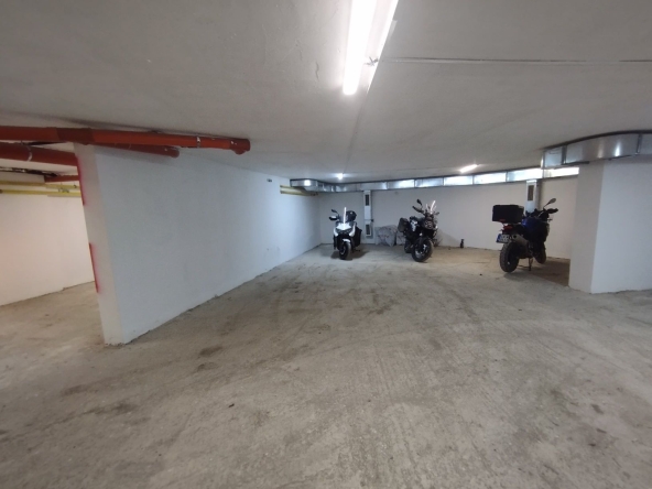 Гараж / Паркомясто в Разград, Варош - 15 кв.м за 680 €/кв.м - Снимка #1