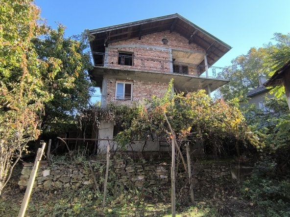 Къща в с. Тияновци, Област Видин - 320 кв.м за 36 €/кв.м - Снимка #1