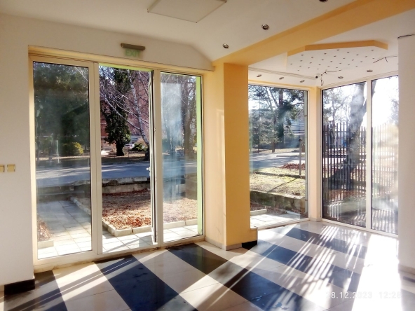 Магазин в Белене - 120 кв.м за 1105 €/кв.м - Снимка #1