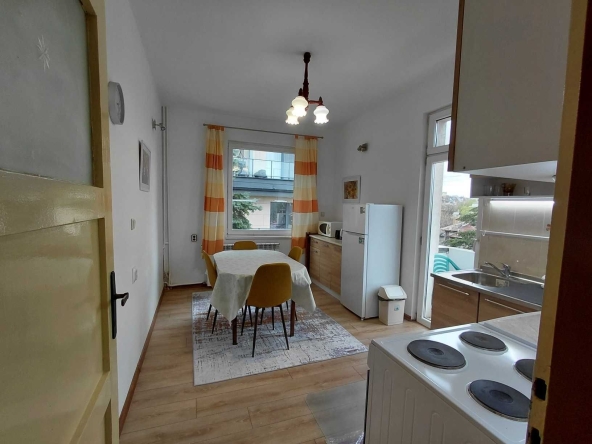 Дава се под наем Тристаен апартамент в София, Център - 85 кв.м за 797.64 € - Снимка #1
