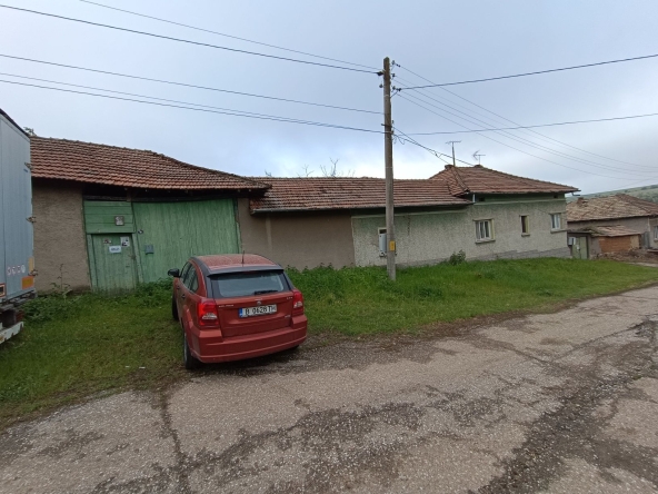 Къща в с. Босилковци, Област Русе - 240 кв.м за 74 €/кв.м - Снимка #1