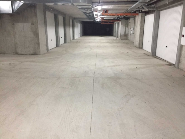 Дава се под наем Гараж / Паркомясто в София, Студентски град - 23 кв.м за 127.5 € - Снимка #1