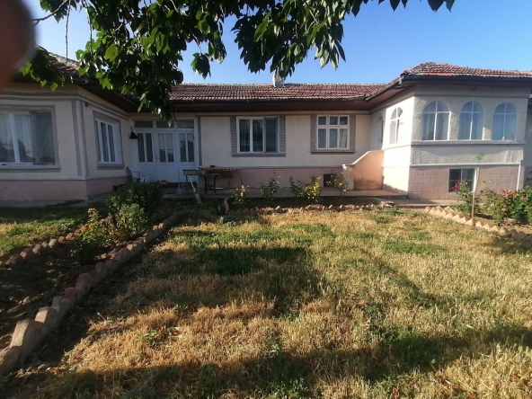 Къща в Алфатар - 230 кв.м за 100 €/кв.м - Снимка #1