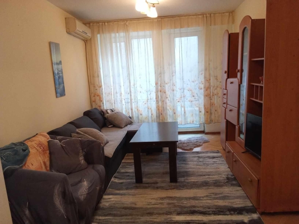 Дава се под наем Двустаен апартамент в Варна, Базар Левски - 55 кв.м за 350 € - Снимка #1