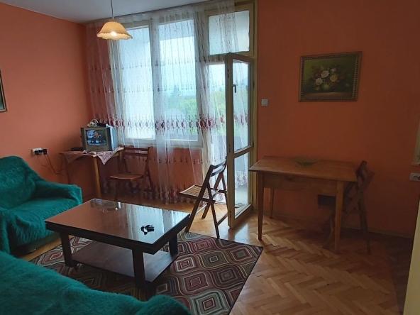 Дава се под наем Тристаен апартамент в Разлог - 75 кв.м за 350 € - Снимка #1